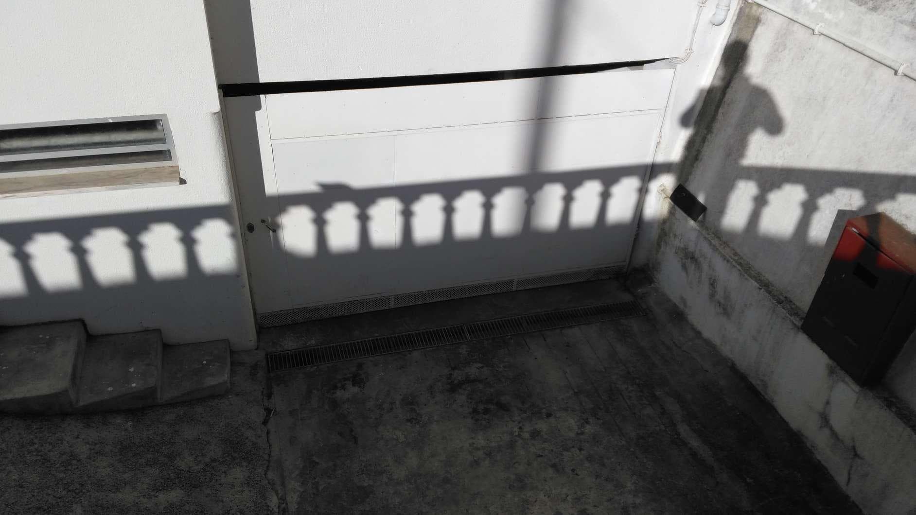 IMOVEL - Prédio Urbano - Fração Autónoma "E" - Garagem na cave designada n.º 5. Sito na Rua Duarte Pacheco Pe ... — imagen 1