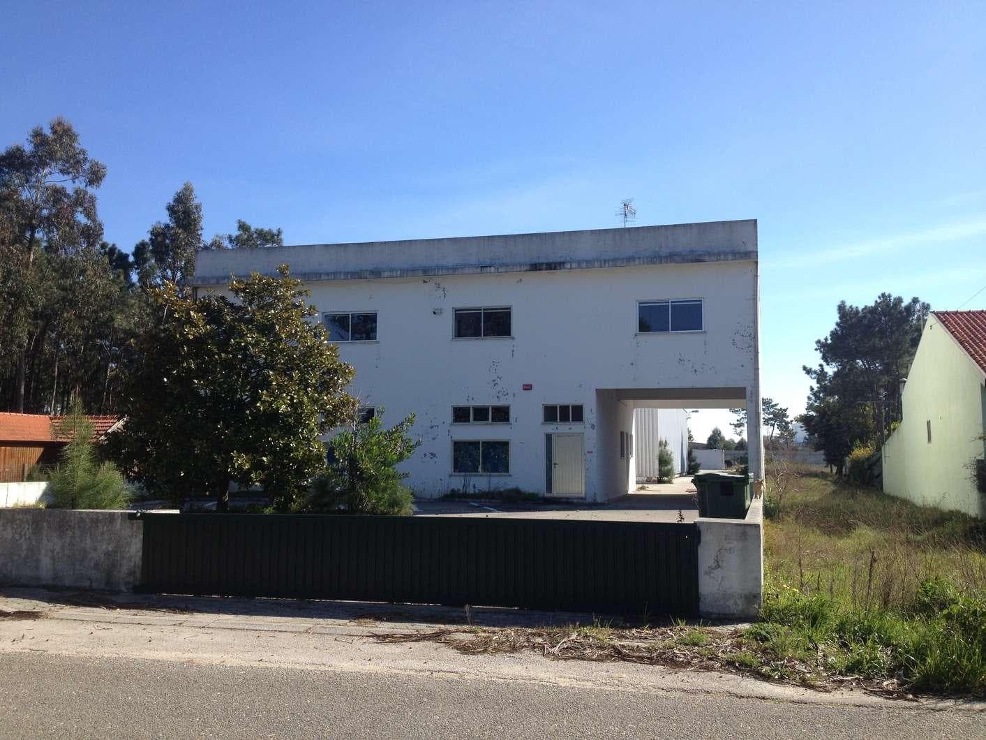 IMOVEL - Prédio rés-do-chão, 1º andar e aproveitamento de sótão destinado á indústria. Composto por R/C com s ... — imagen 4