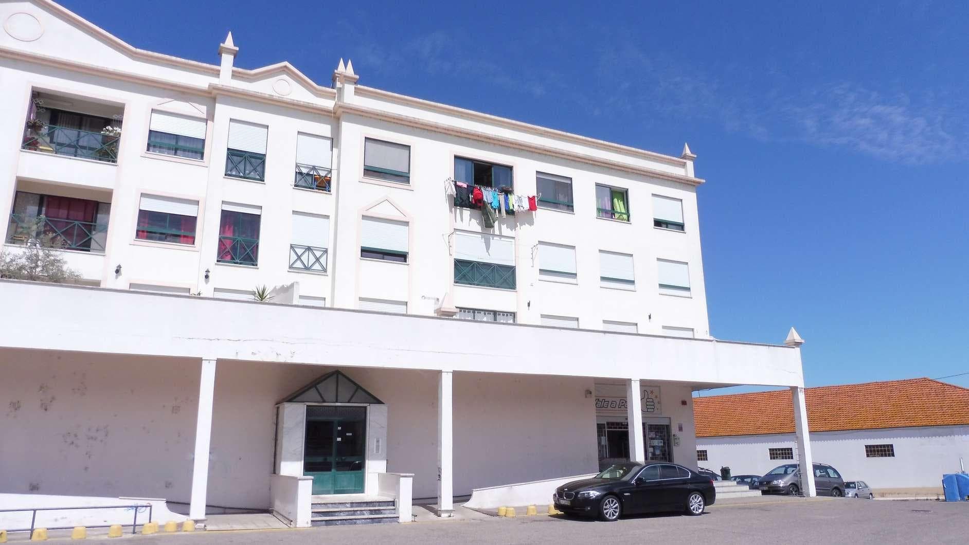IMOVEL - Prédio Urbano - Fração Autónoma "P" - Estacionamento 14 com 16,2m2 na cave. Sito no Largo de Santo A ... — imagen 3