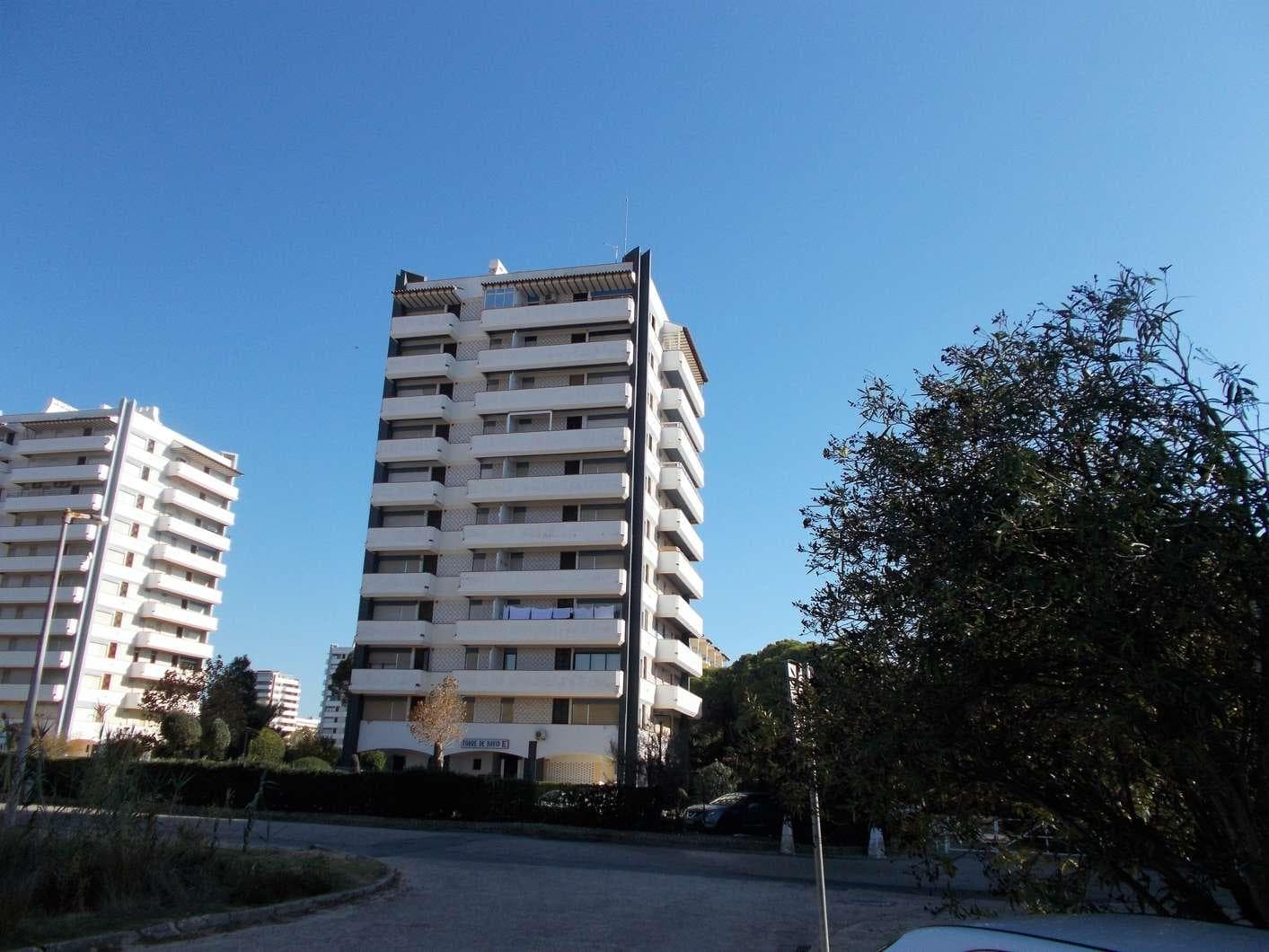 IMOVEL - Prédio Urbano - Fração Autónoma "1-C" - Habitação T1 com 37,5m2 no primeiro andar nordeste. Sito no ... — imagen 1