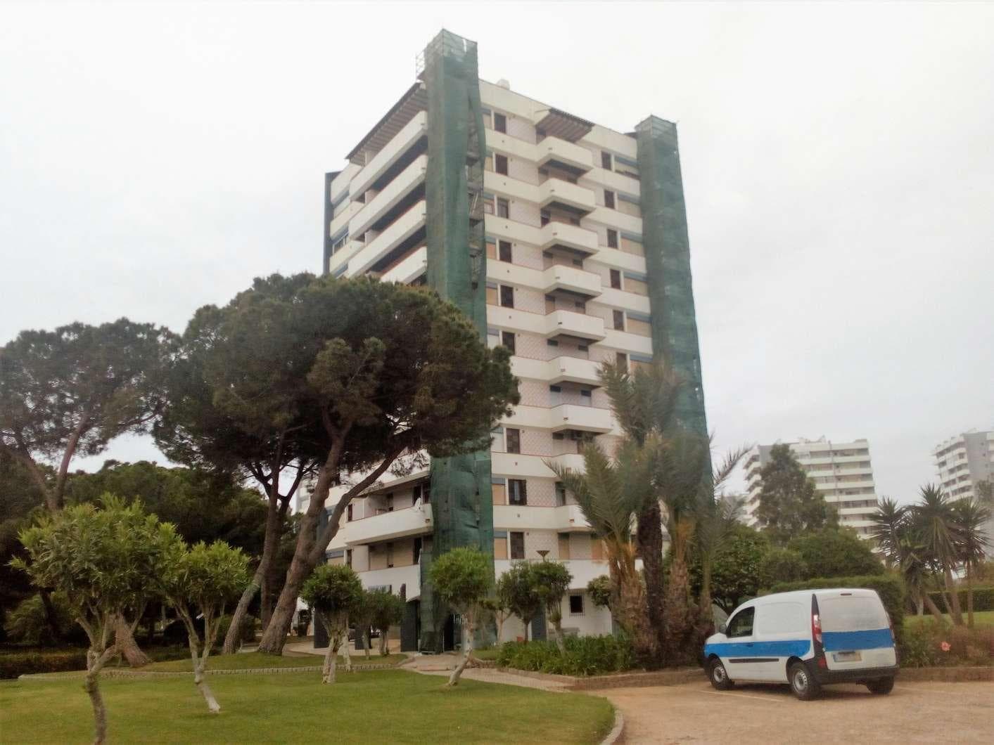 IMOVEL - Prédio Urbano - Fração Autónoma "1-C" - Habitação T1 com 37,5m2 no primeiro andar nordeste. Sito no ... — imagen 9