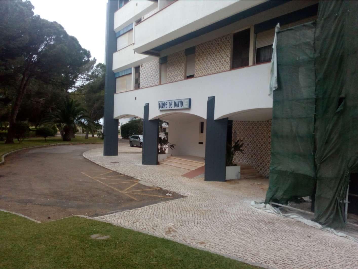IMOVEL - Prédio Urbano - Fração Autónoma "1-C" - Habitação T1 com 37,5m2 no primeiro andar nordeste. Sito no ... — imagen 10