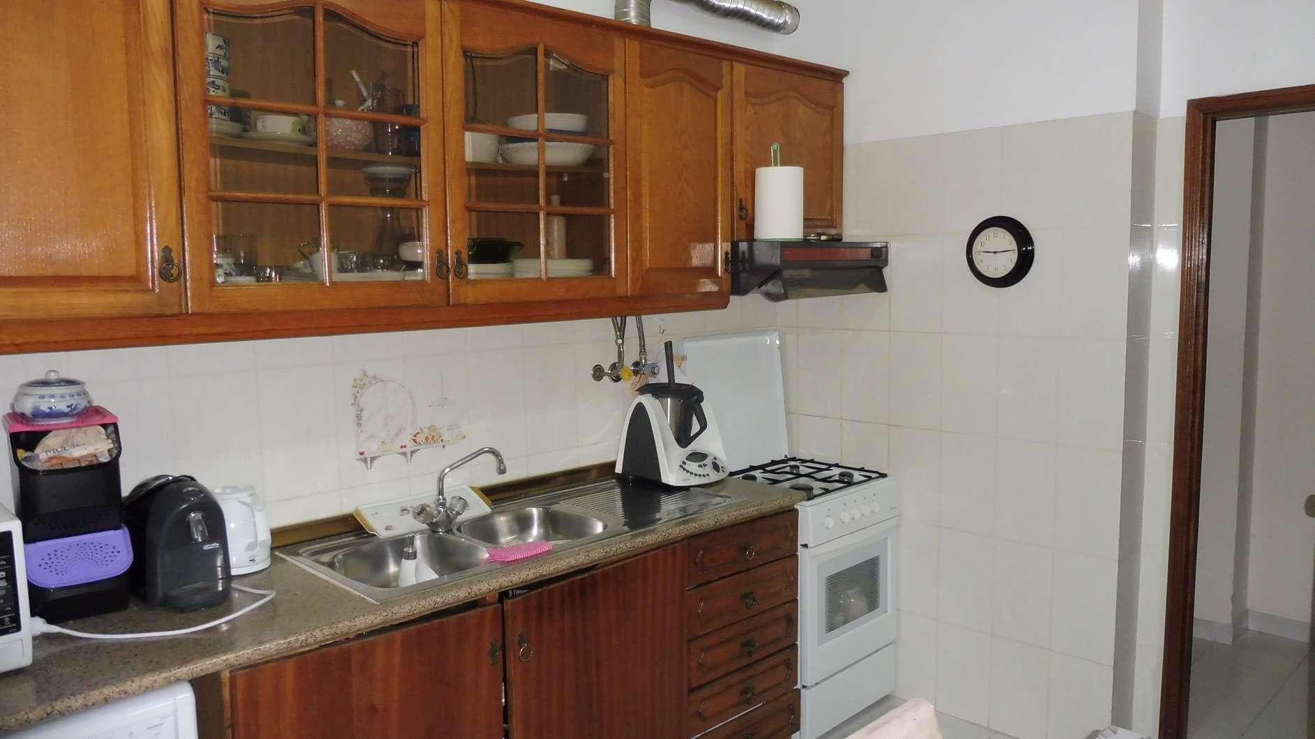 IMOVEL - Prédio Urbano - Fração Autónoma "P" - Habitação com 75m2, tipologia T1, no quinto andar esquerdo. Si ... — imagen 3