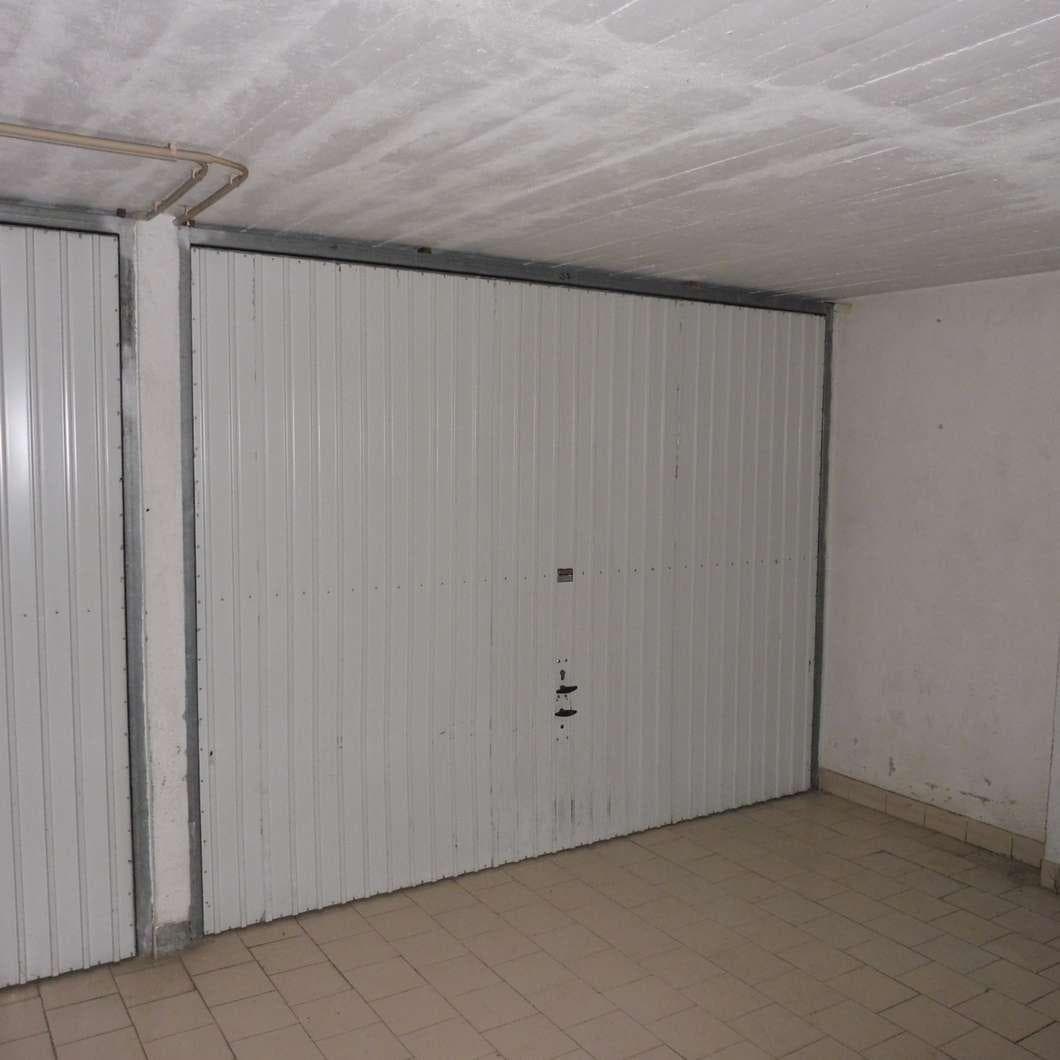 IMOVEL - Prédio Urbano - Fração autónoma "M", corresponde a uma garagem com o n.º 27, na 2ª Cave, no prédio s ... — imagen 4