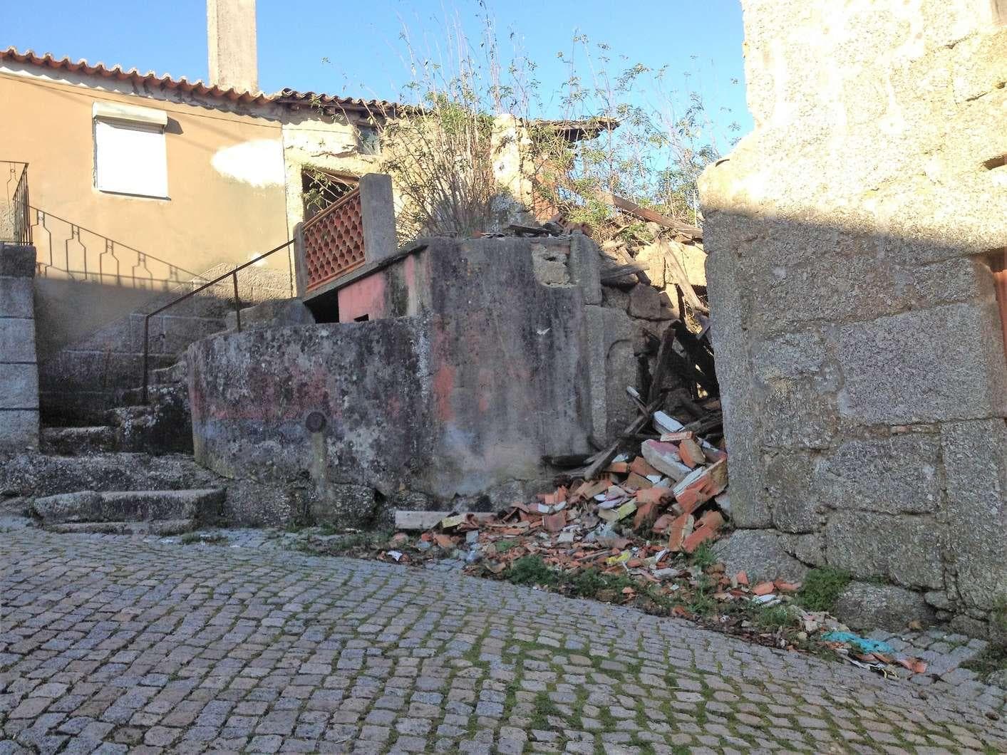Moradias p/ Recuperação · Santa Comba Dão — imagen 2
