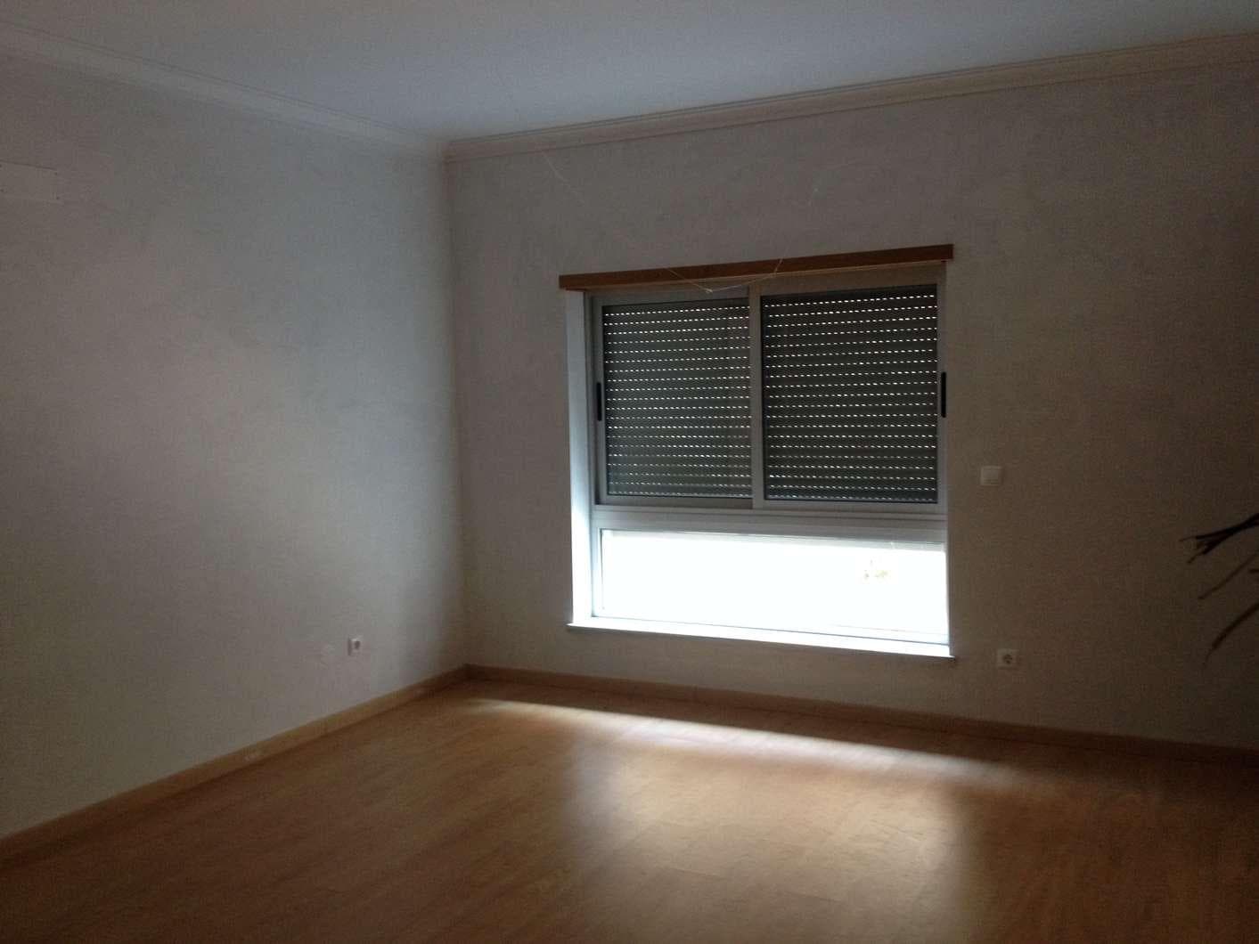IMOVEL - Prédio Urbano - Fração Autónoma "B" - Habitação com 68,55m2, tipologia T1, no rés-do-chão frente. Si ... · Portalegre — imagen 1