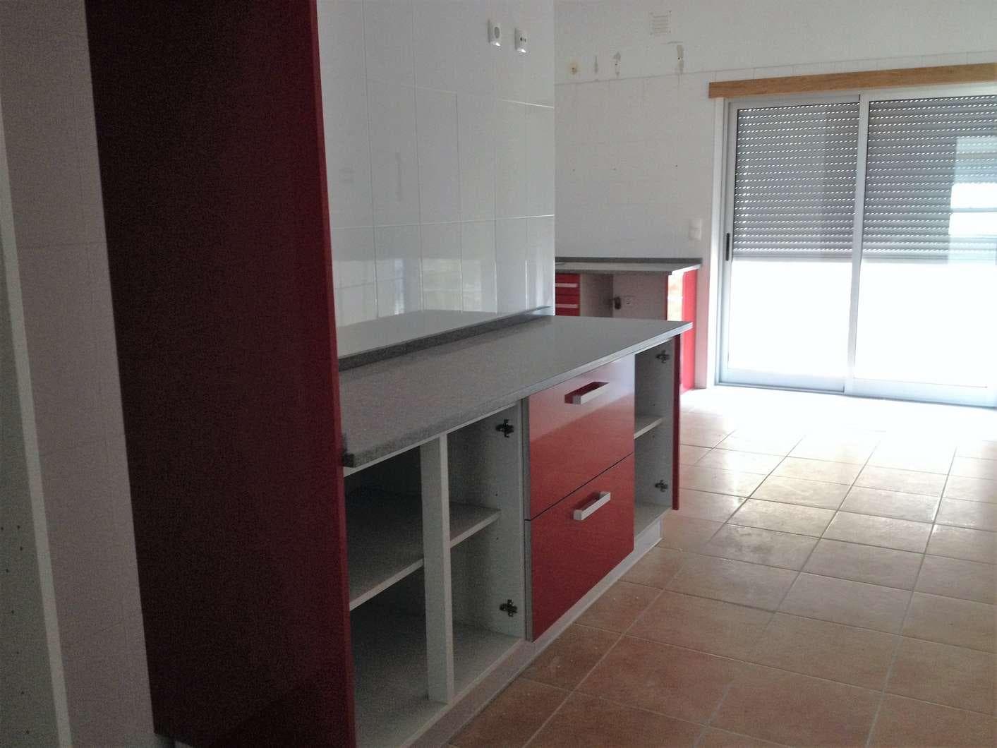 IMOVEL - Prédio Urbano - Fração Autónoma "D" - Habitação com 169,70m2, tipologia T4, no primeiro andar esquer ... · Portalegre — imagen 3