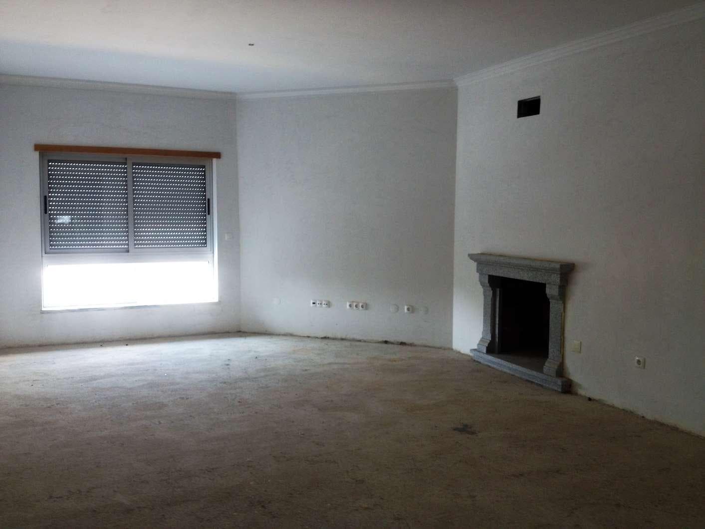 IMOVEL - Prédio Urbano - Fração Autónoma "E" - Habitação com 145,5m2, tipologia T3, no primeiro andar direito ... · Portalegre — imagen 1