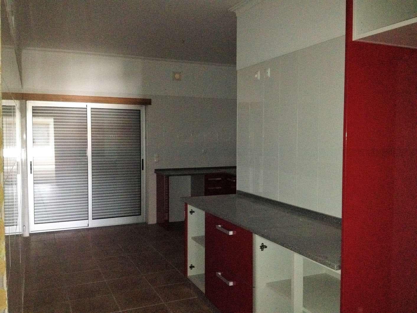 IMOVEL - Prédio Urbano - Fração Autónoma "E" - Habitação com 145,5m2, tipologia T3, no primeiro andar direito ... · Portalegre — imagen 5