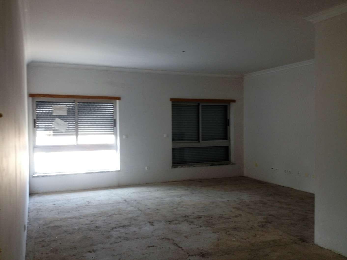 IMOVEL - Prédio Urbano - Fração Autónoma "F" - Habitação com 169,70m2, tipologia T4, no segundo andar esquerd ... · Portalegre — imagen 4
