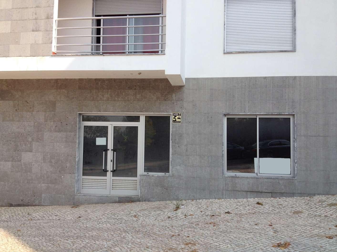 IMOVEL - Prédio Urbano - Fração Autónoma "B" - Habitação com 158,54m2, tipologia T3, no rés-do-chão esquerdo. ... · Portalegre — imagen 6
