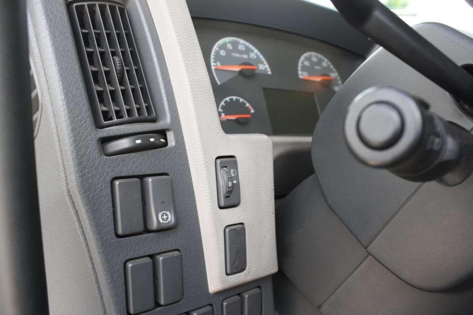 VOLVO FLL12 Matrícula 11-GT-80 — imagen 8