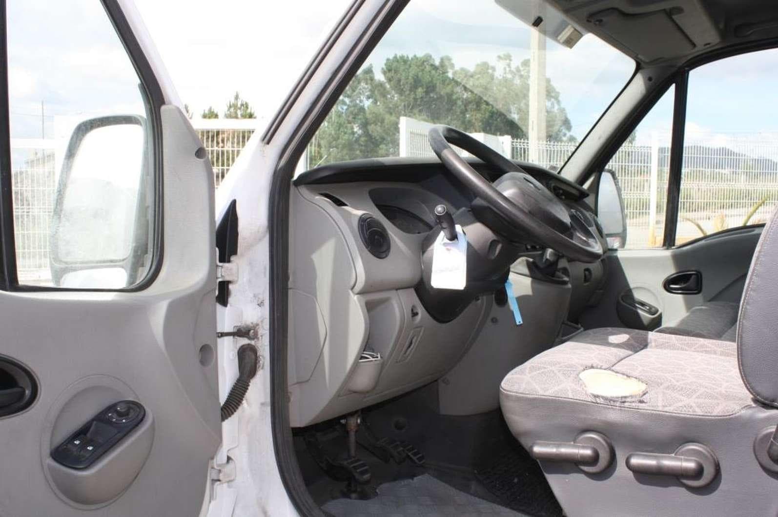 RENAULT MASTER Matrícula 47-IA-09 — imagem 5