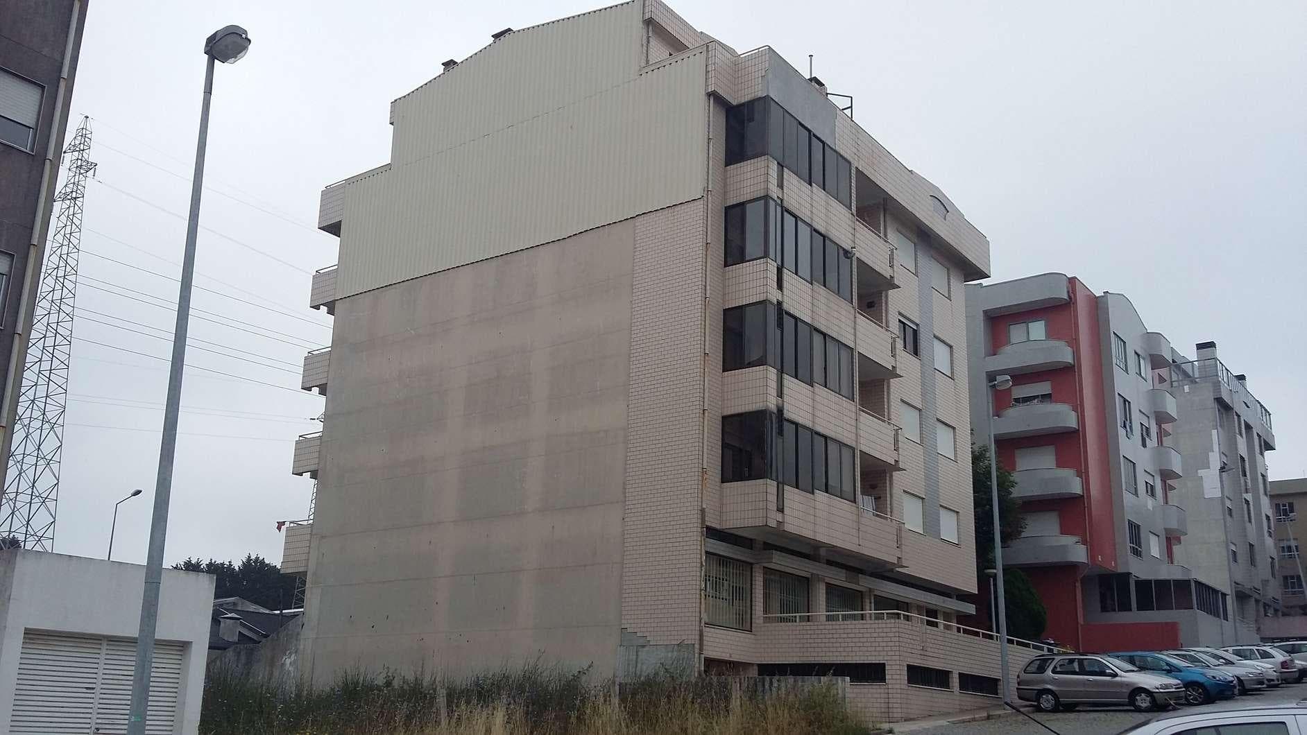 IMOVEL - Prédio Urbano - Fração autónoma "H" - Habitação no segundo andar direito e lugar de garagem na cave ... — imagen 18