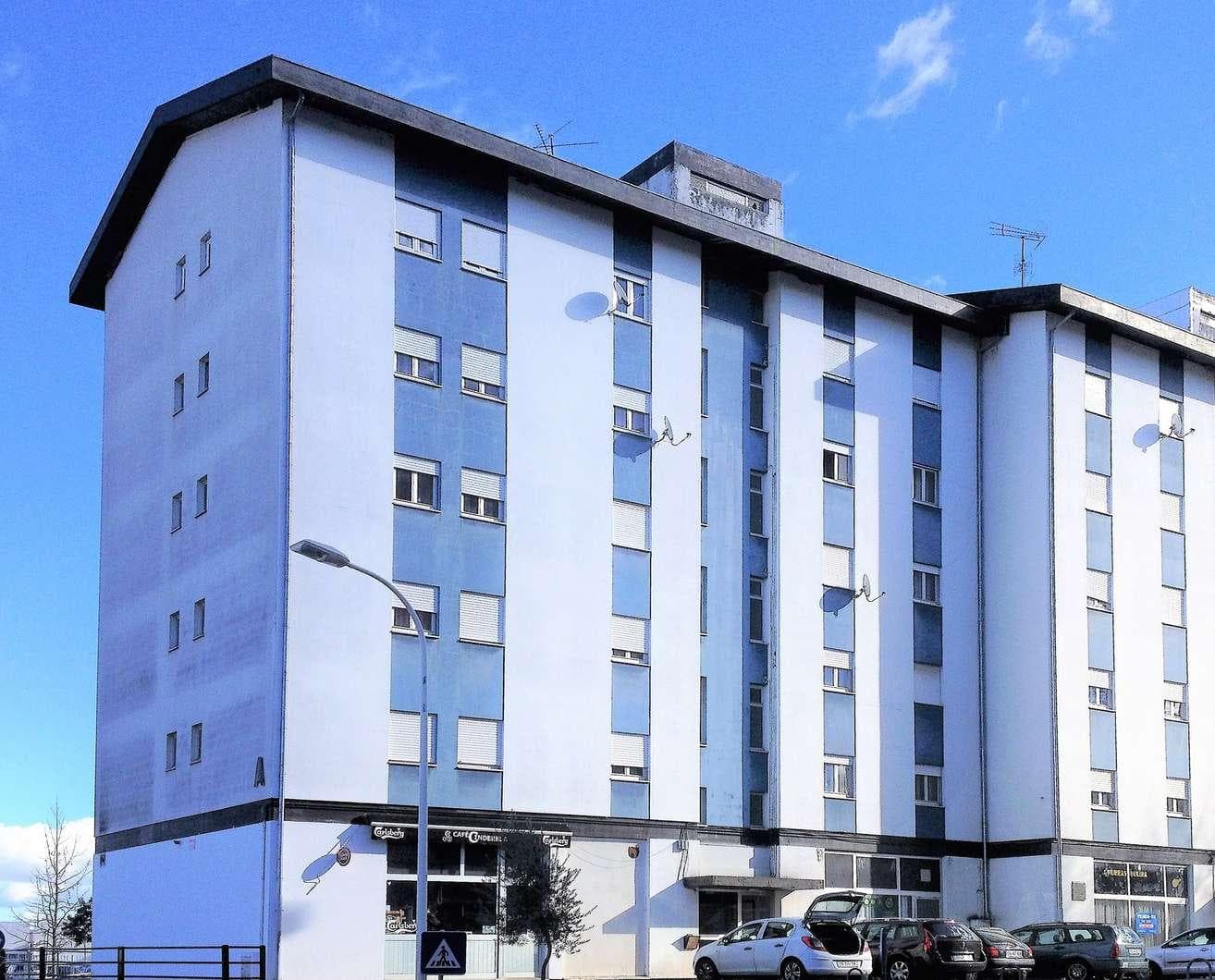 IMOVEL - Prédio Urbano - Fração Autónoma "C" - Loja com 120m2, no rés-do-chão direito do corpo sul, destinada ... — imagen 5