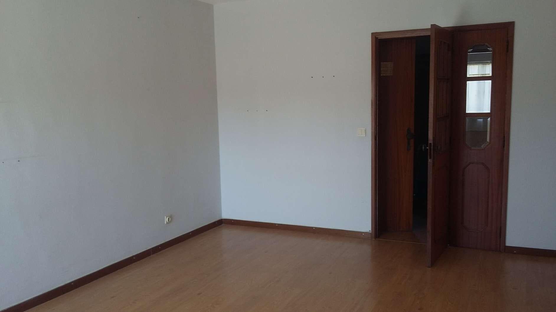 IMOVEL - Prédio Urbano - Fração autónoma "Z" - Habitação, no segundo andar esquerdo, sito na Rua Eça de Queir ... — image 4