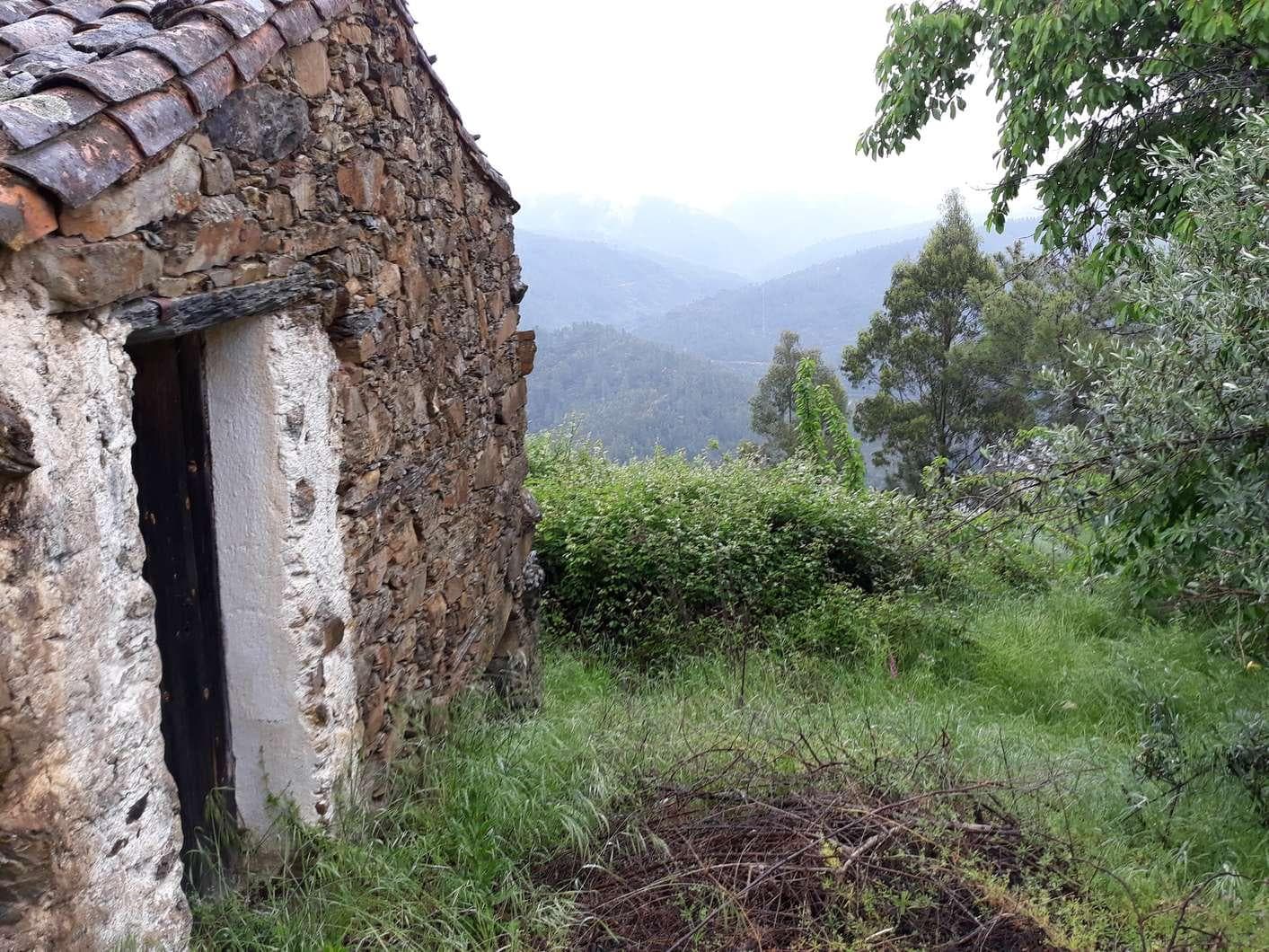 Edifício (Ruínas) + Terrenos· Oleiros, Castelo Branco — image 10