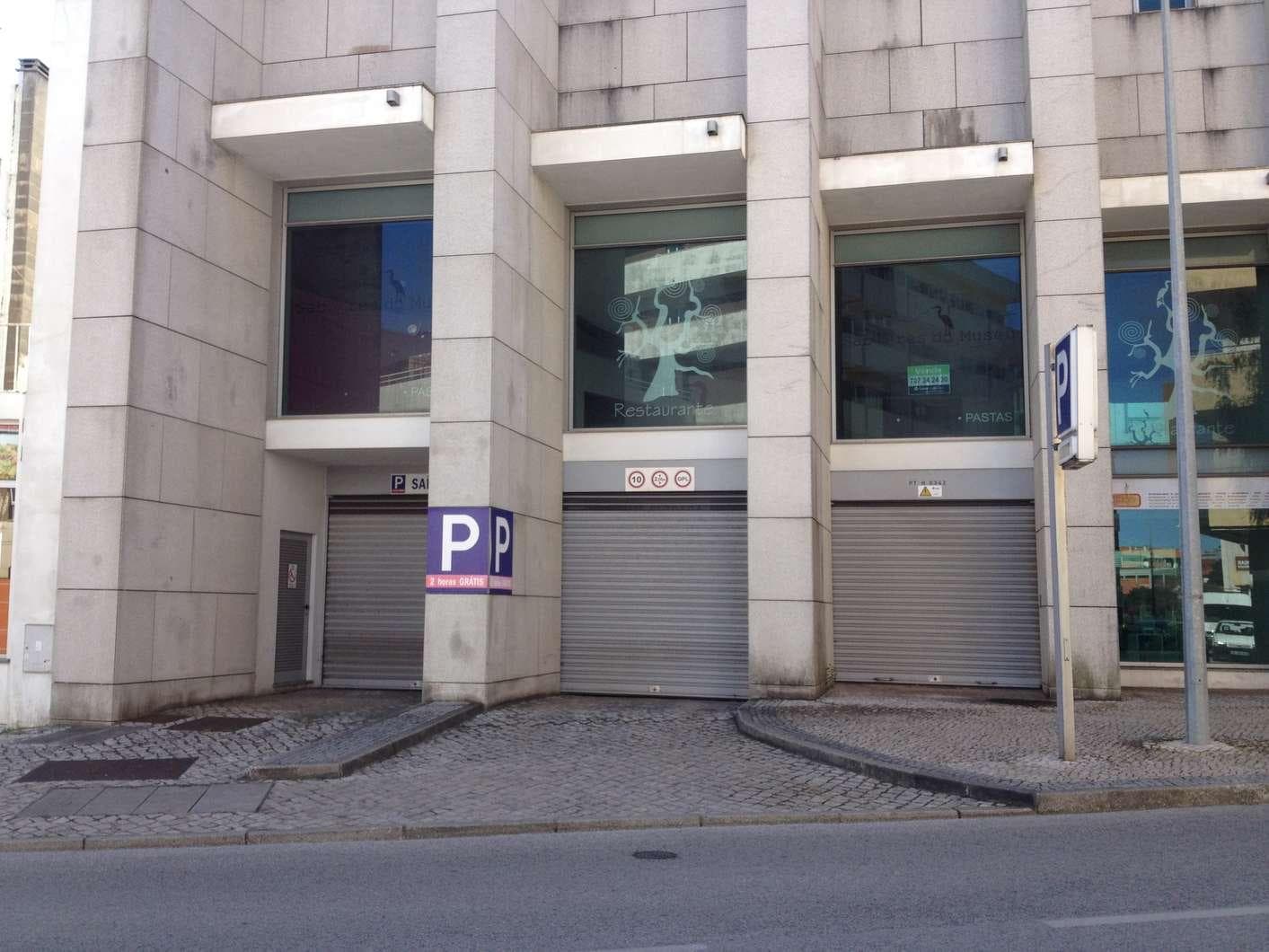 Parque de Estacionamento · Fátima