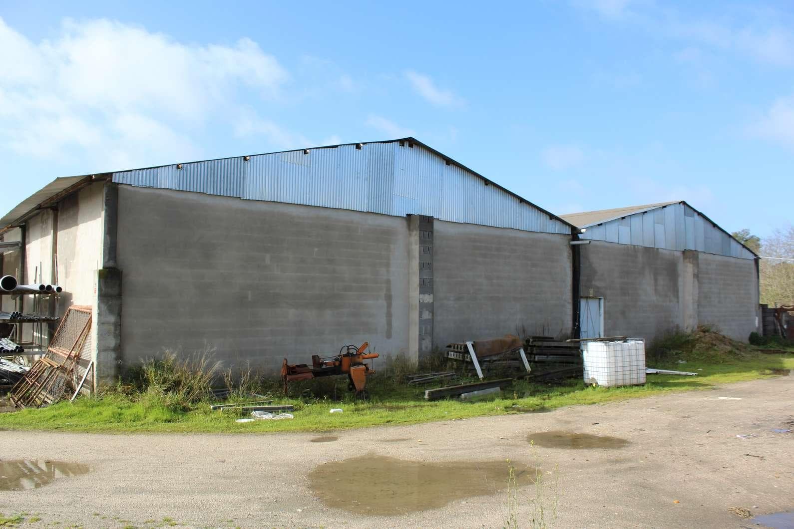 IMOVEL - Prédio Urbano - Barracão destinado a indústria com armazém e escritório. Área Coberta de 1.200m2 e Á ... — image 5