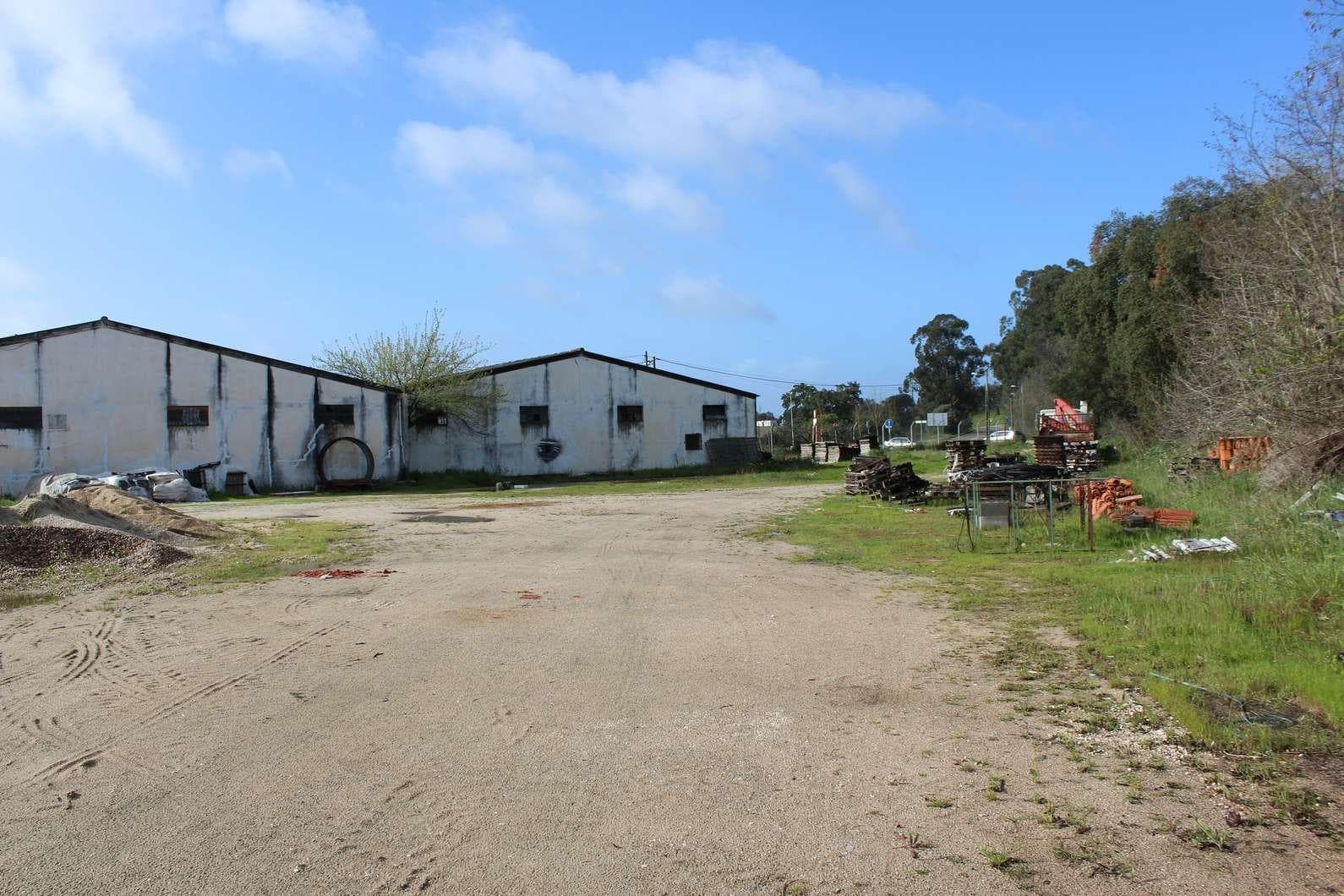 IMOVEL - Prédio Urbano - Barracão destinado a indústria com armazém e escritório. Área Coberta de 1.200m2 e Á ... — image 12