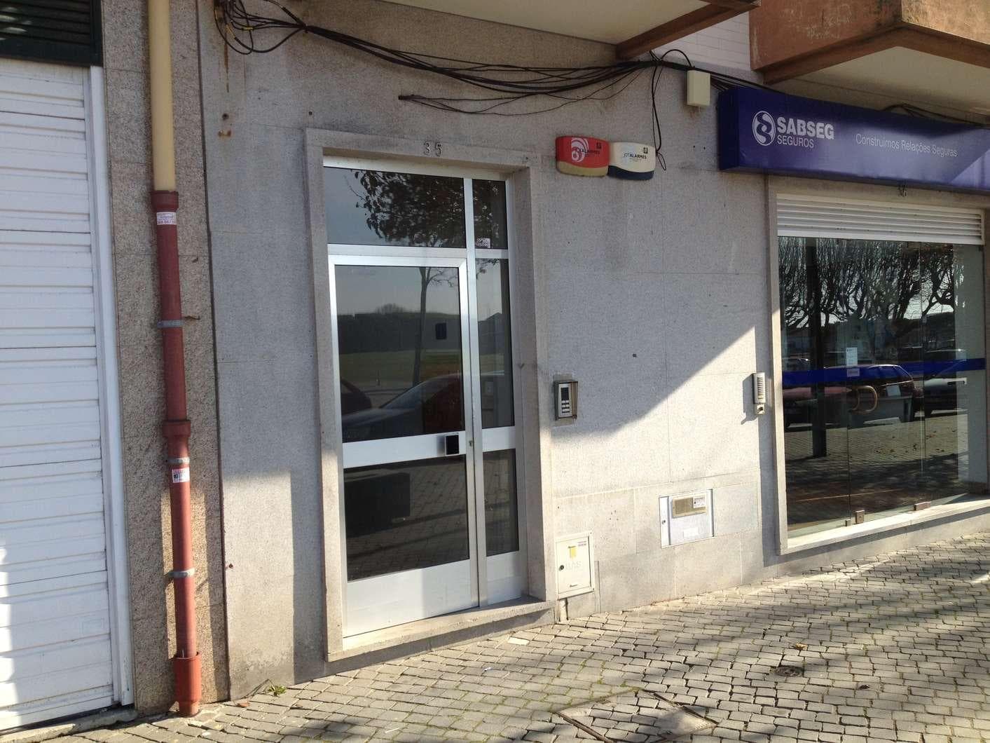 IMOVEL - Prédio Urbano - Fração autónoma "AA" - Escritório, no primeiro andar, com uma divisão no sotão, sito ... — image 6