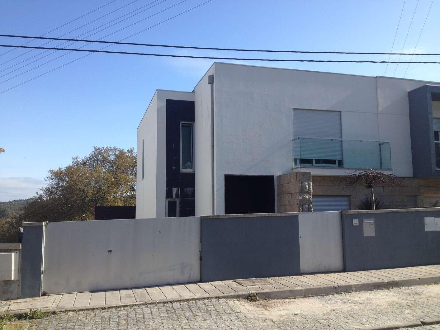 IMOVEL - Prédio Urbano - Habitação, constituida por cave, rés-do-chão e primeiro andar, do lado esquerdo, de  ... — image 2