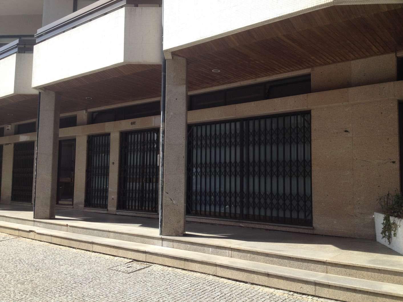 IMOVEL - Prédio Urbano - Fração autónoma "B" - Estabelecimento Comercial, no rés-do-chão direito, entrada nº  ... — image 6