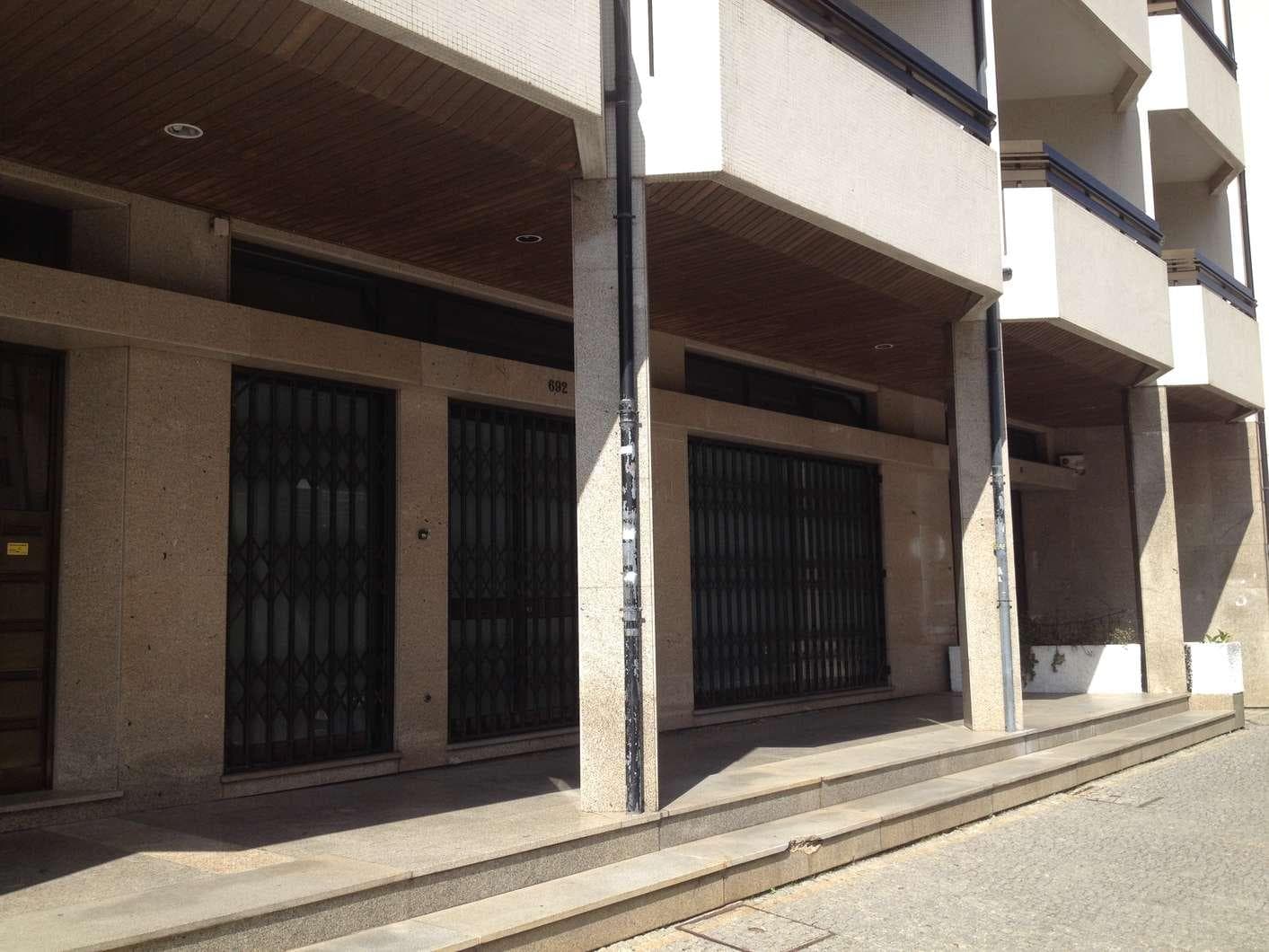 IMOVEL - Prédio Urbano - Fração autónoma "B" - Estabelecimento Comercial, no rés-do-chão direito, entrada nº  ... — image 8