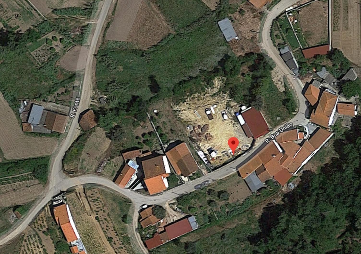 IMOVEL - 1/2 do Prédio Urbano - Casa de Habitação, com 38m2, dependência, com 22m2 e Logradouro com 50m2, con ... — imagen 1