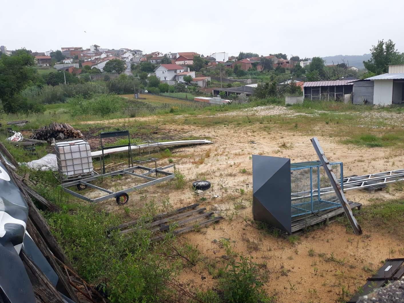 IMOVEL - 1/2 do Prédio Urbano - Casa de Habitação, com 38m2, dependência, com 22m2 e Logradouro com 50m2, con ... — imagen 2