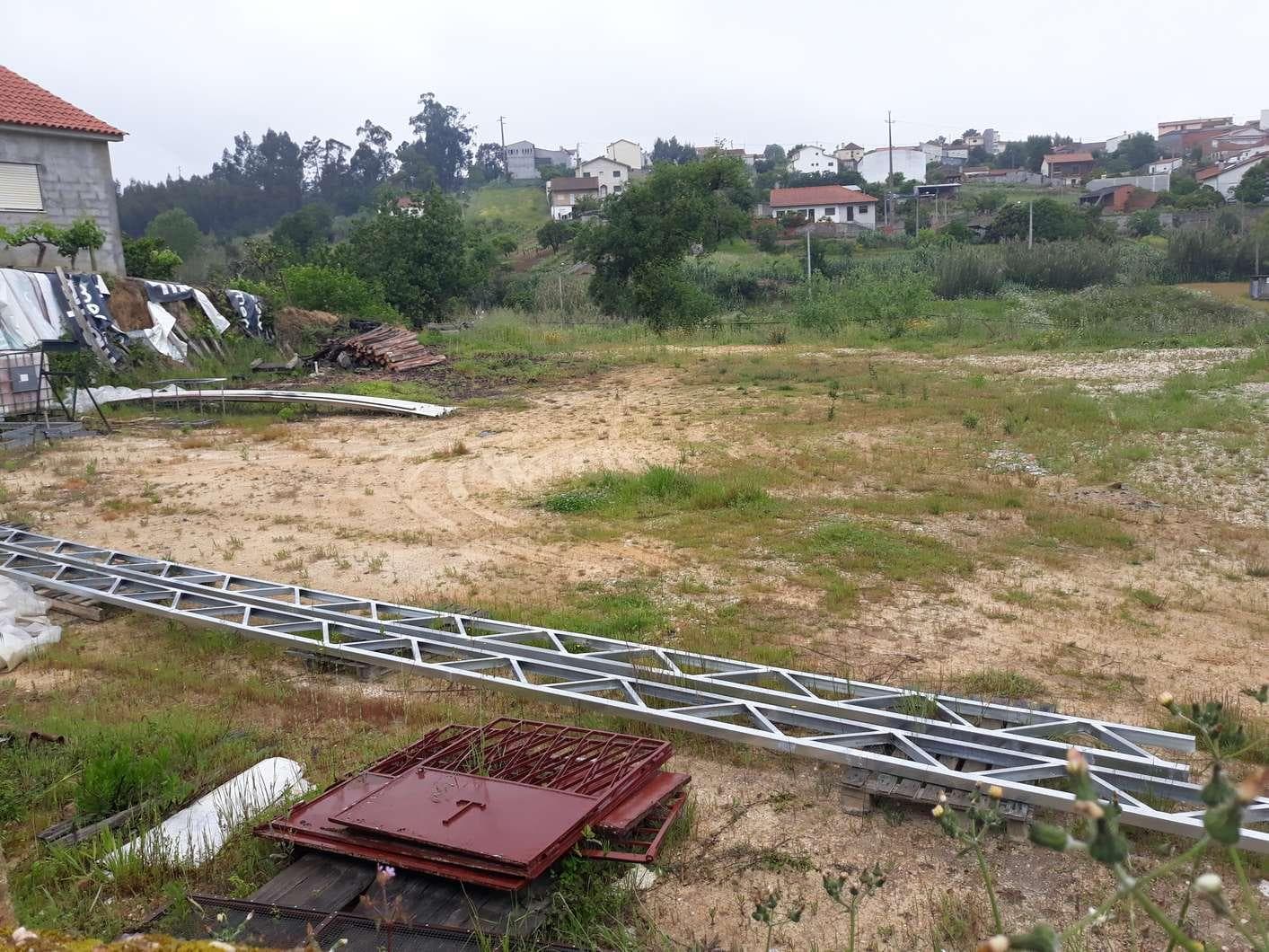 IMOVEL - 1/2 do Prédio Urbano - Casa de Habitação, com 38m2, dependência, com 22m2 e Logradouro com 50m2, con ... — imagen 4