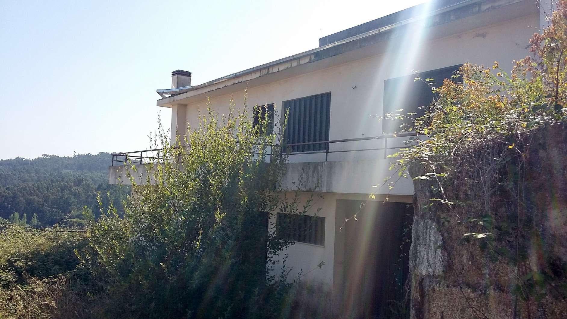 IMOVEL - Prédio Urbano - Casa de rés-do-chão e andar, com logradouro. Tipologia V4. Área Total de 1.350m2 sen ... — image 2