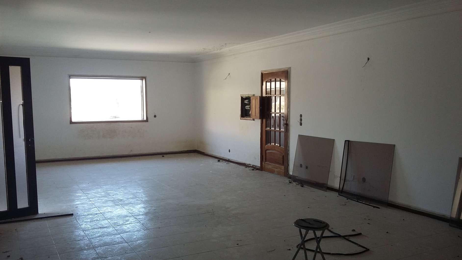 IMOVEL - Prédio Urbano - Casa de rés-do-chão e andar, com logradouro. Tipologia V4. Área Total de 1.350m2 sen ... — image 3