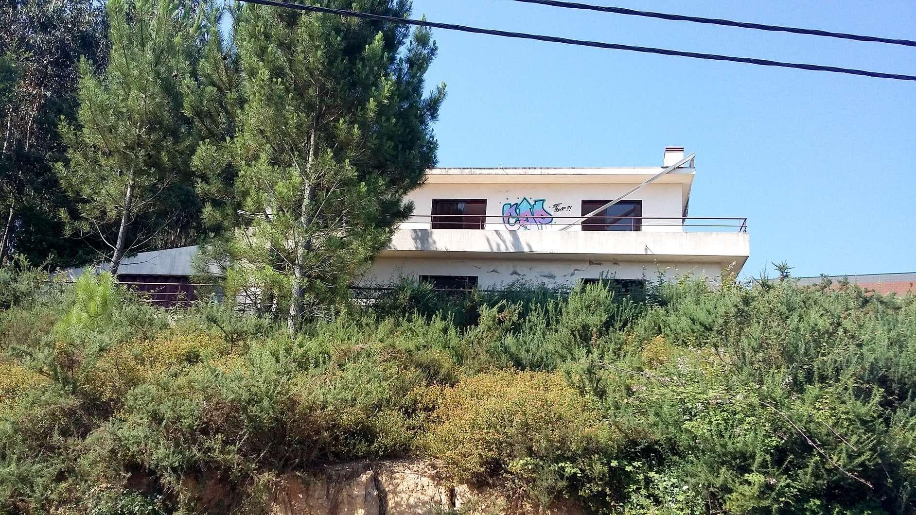 IMOVEL - Prédio Urbano - Casa de rés-do-chão e andar, com logradouro. Tipologia V4. Área Total de 1.350m2 sen ... — image 8