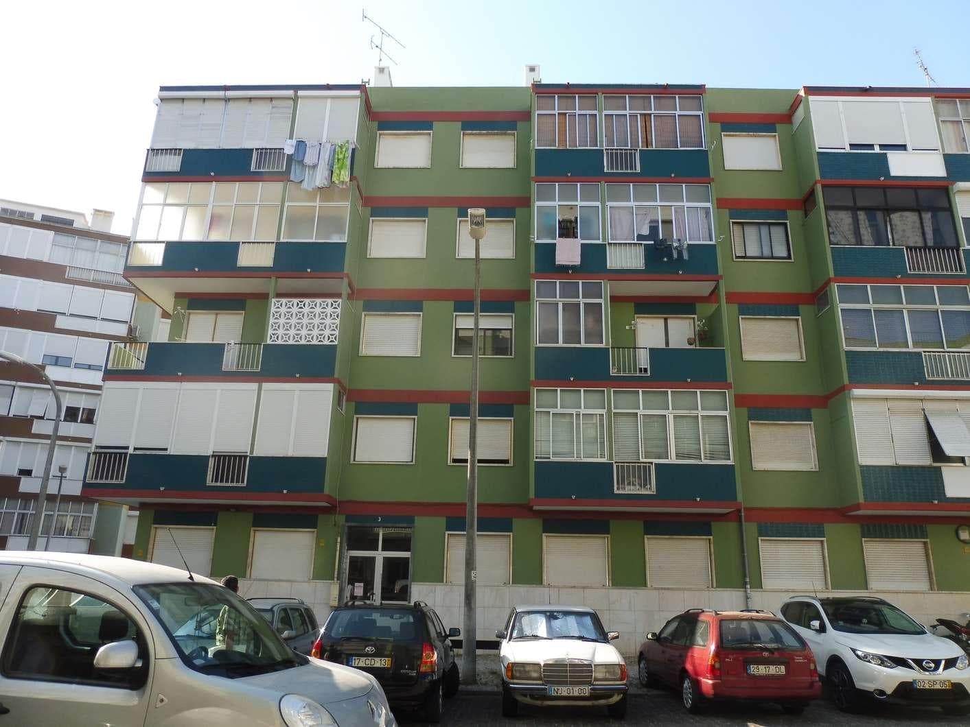 IMOVEL - Prédio Urbano - Fração autónoma "C" - Habitação, no r/chão direito, e arrecadação na subcave, sito n ... — image 1