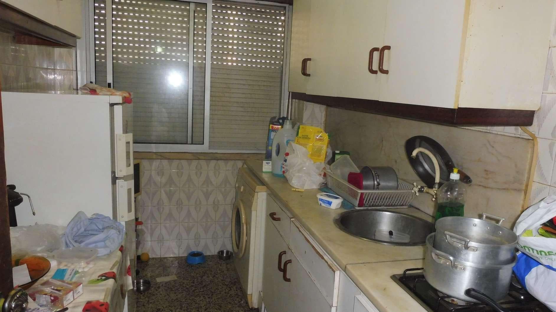 IMOVEL - Prédio Urbano - Fração autónoma "C" - Habitação, no r/chão direito, e arrecadação na subcave, sito n ... — image 6
