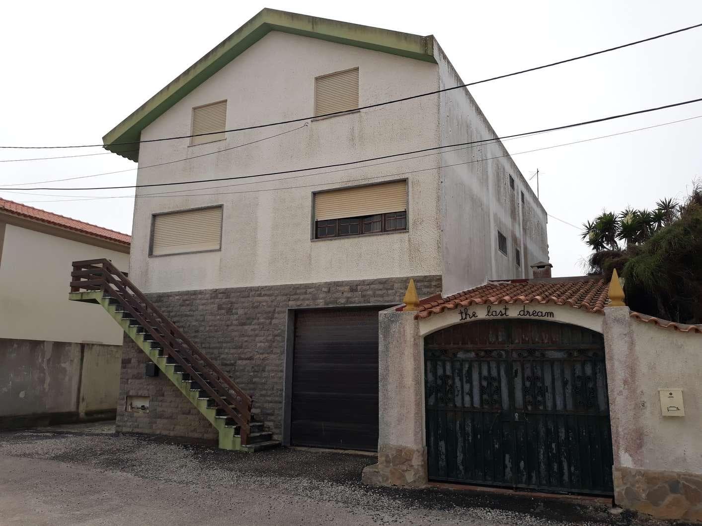 IMOVEL - Prédio Urbano - Casa de Habitação de Rés-do-chão, 1.º andar e logradouro. Área Total de 338m2 sendo  ... — imagen 1