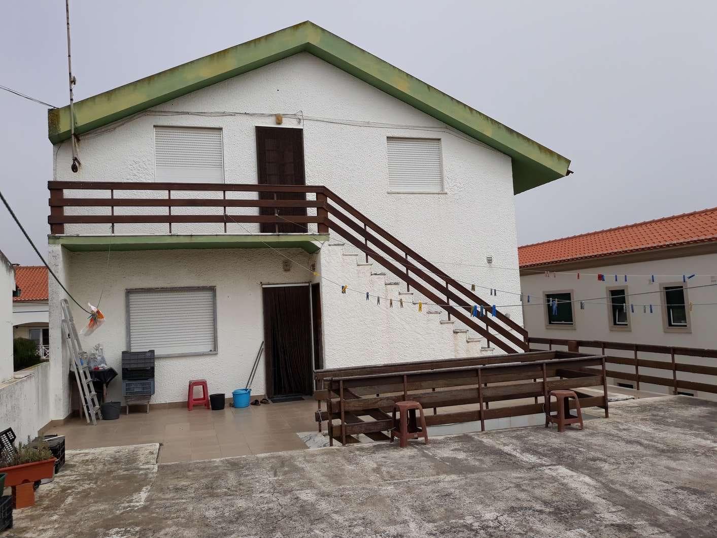 IMOVEL - Prédio Urbano - Casa de Habitação de Rés-do-chão, 1.º andar e logradouro. Área Total de 338m2 sendo  ... — imagen 2