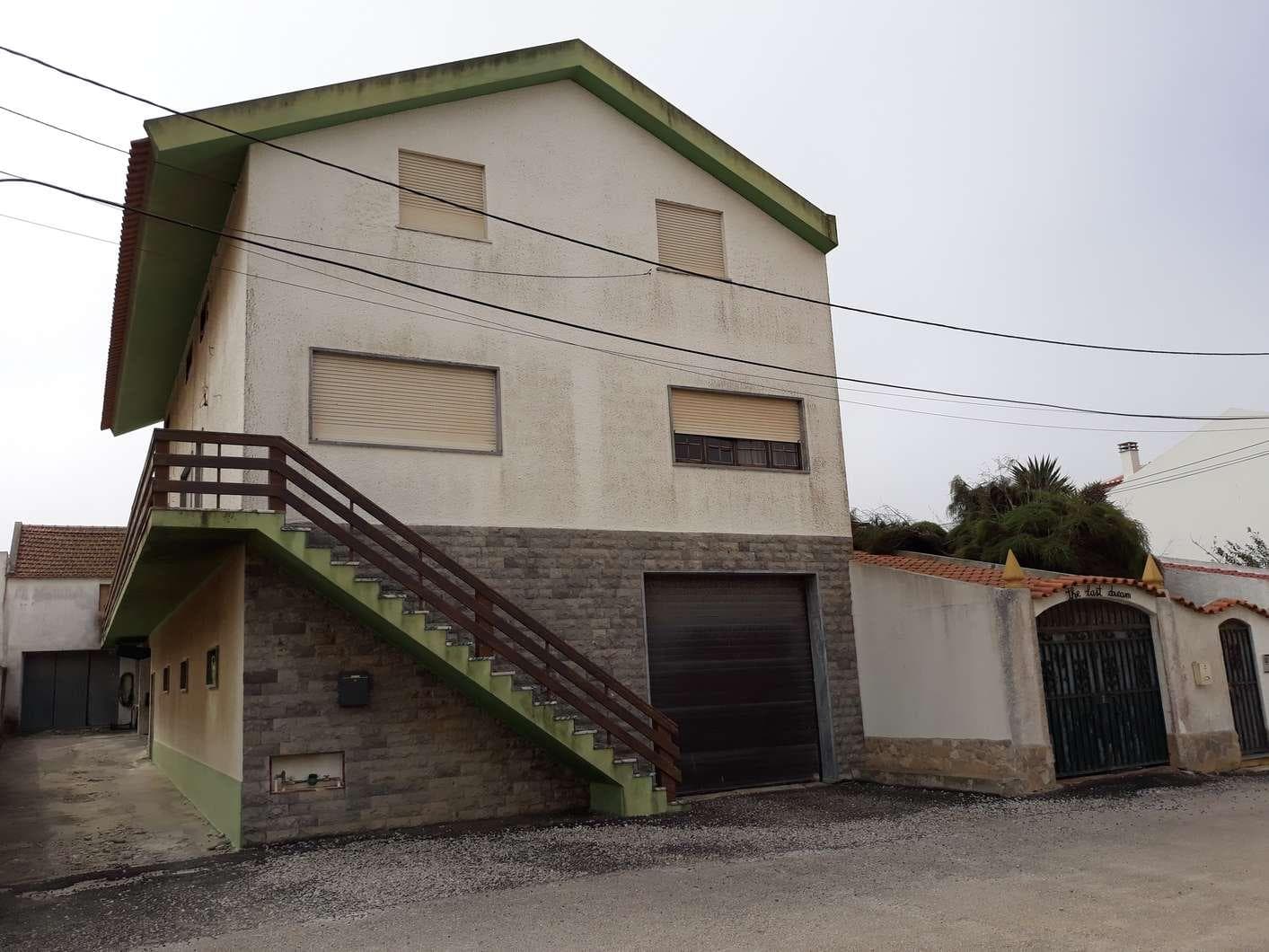 IMOVEL - Prédio Urbano - Casa de Habitação de Rés-do-chão, 1.º andar e logradouro. Área Total de 338m2 sendo  ... — imagen 4
