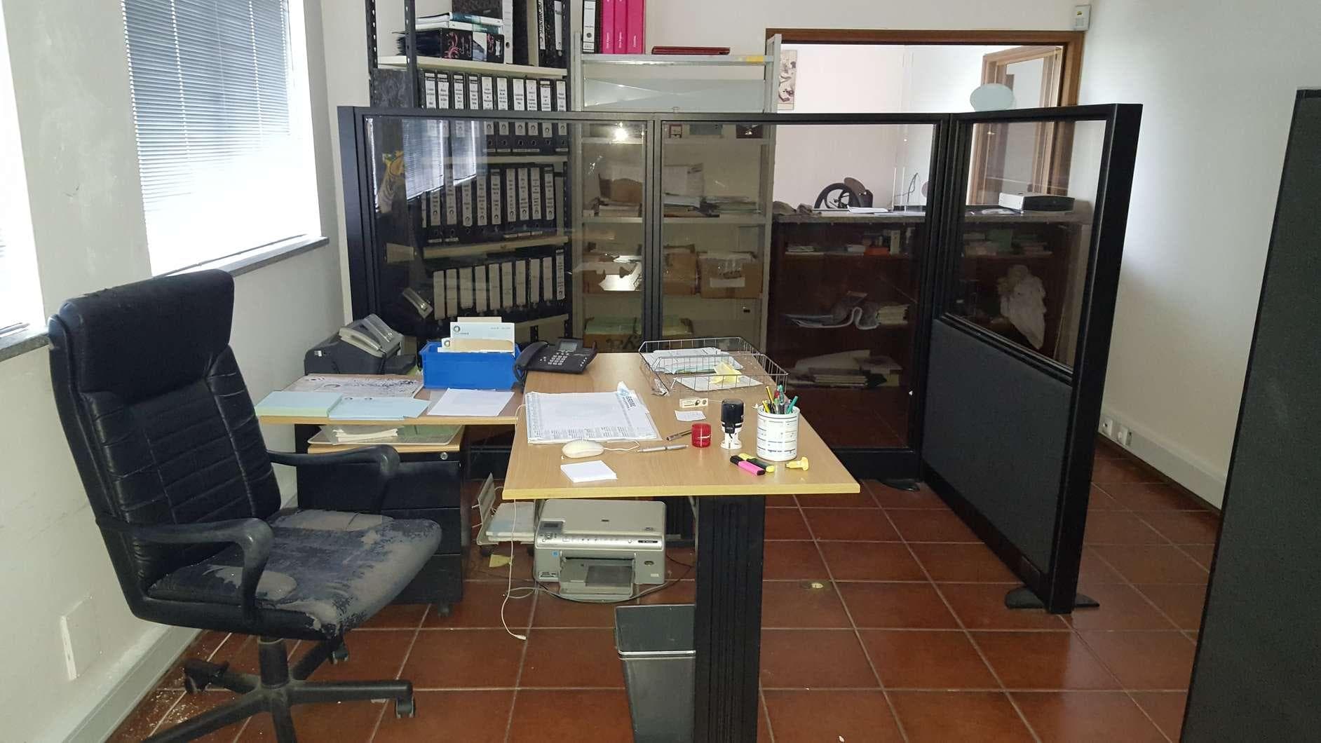 Equipamiento de Oficina + Material Informático — imagen 9