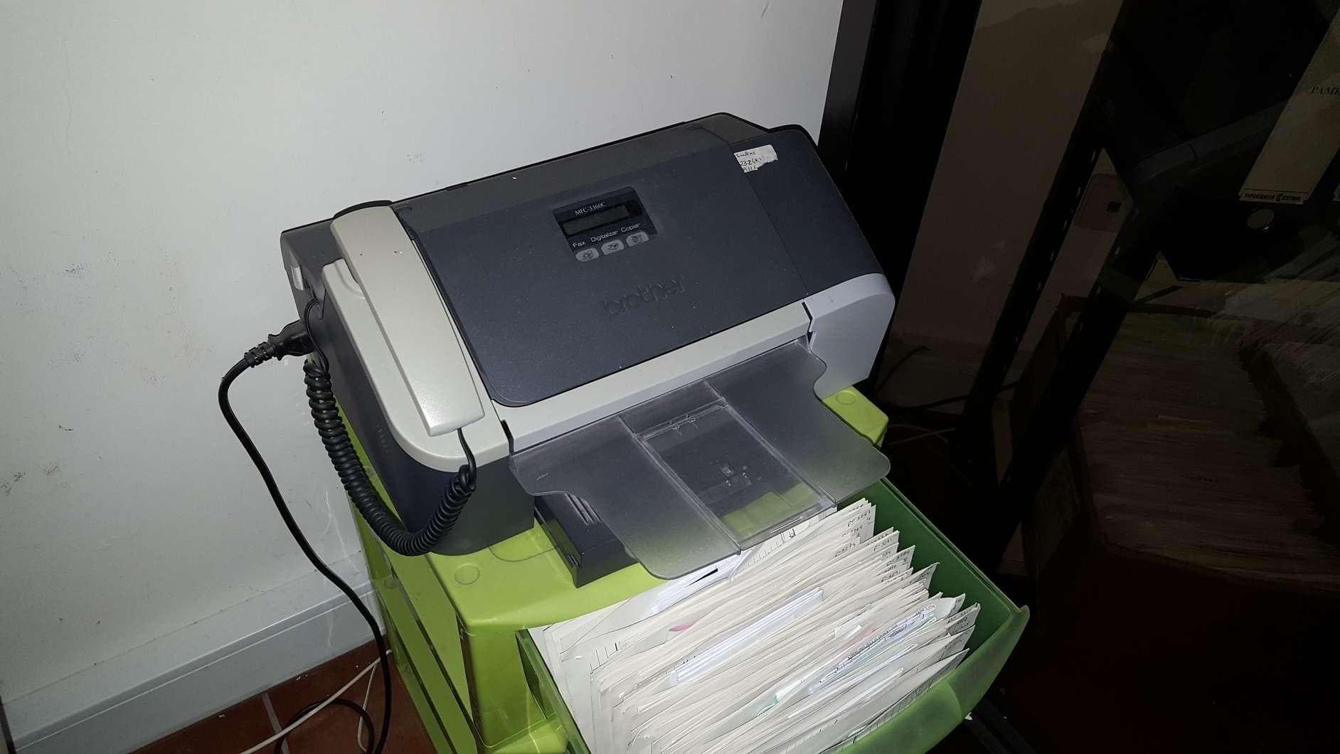 Equipamiento de Oficina + Material Informático — imagen 2