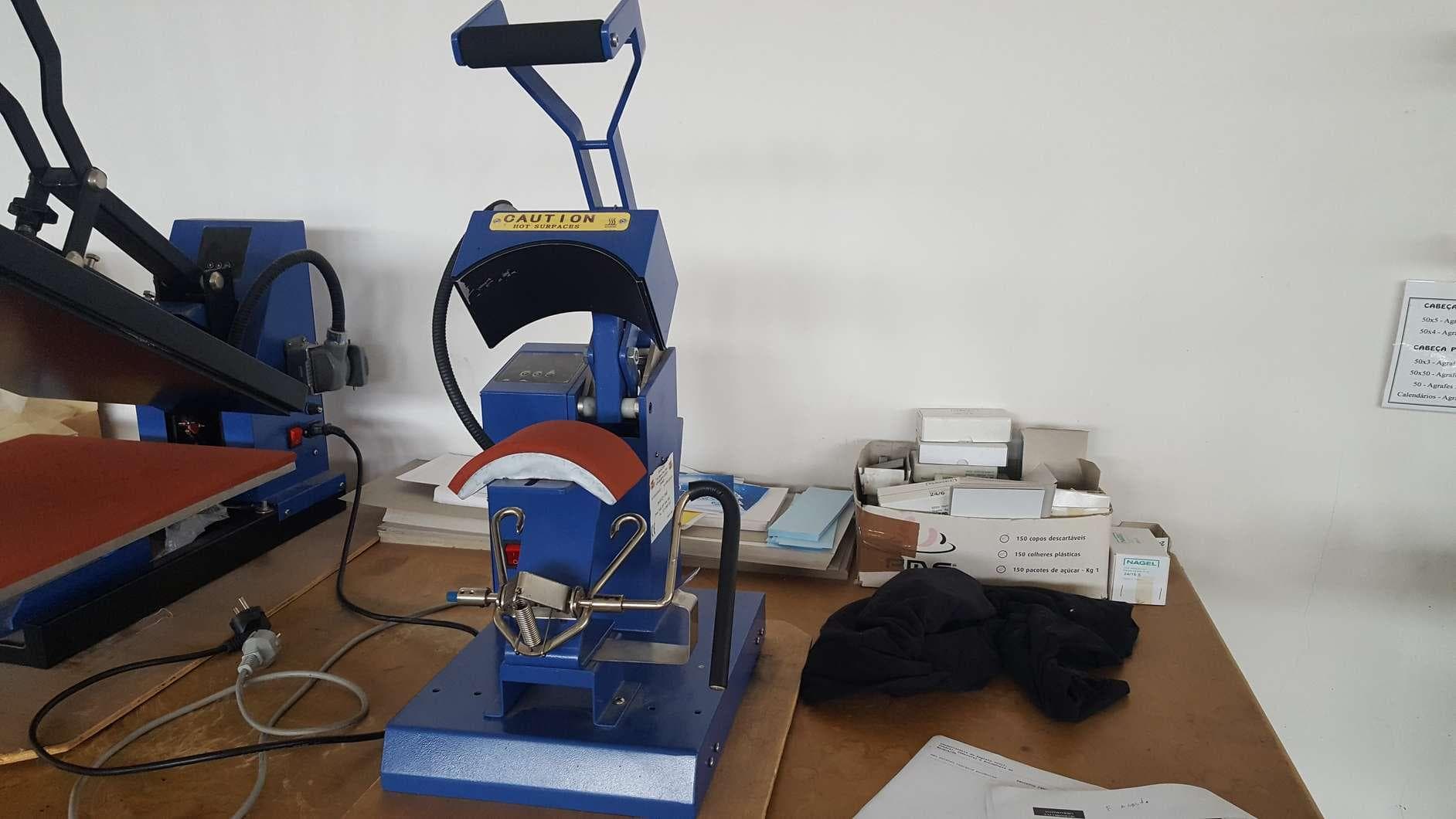 Agrafadora de pedal. + 2 Prensas térmicas para estampagem têxtil, sem marca visível. · — imagen 4