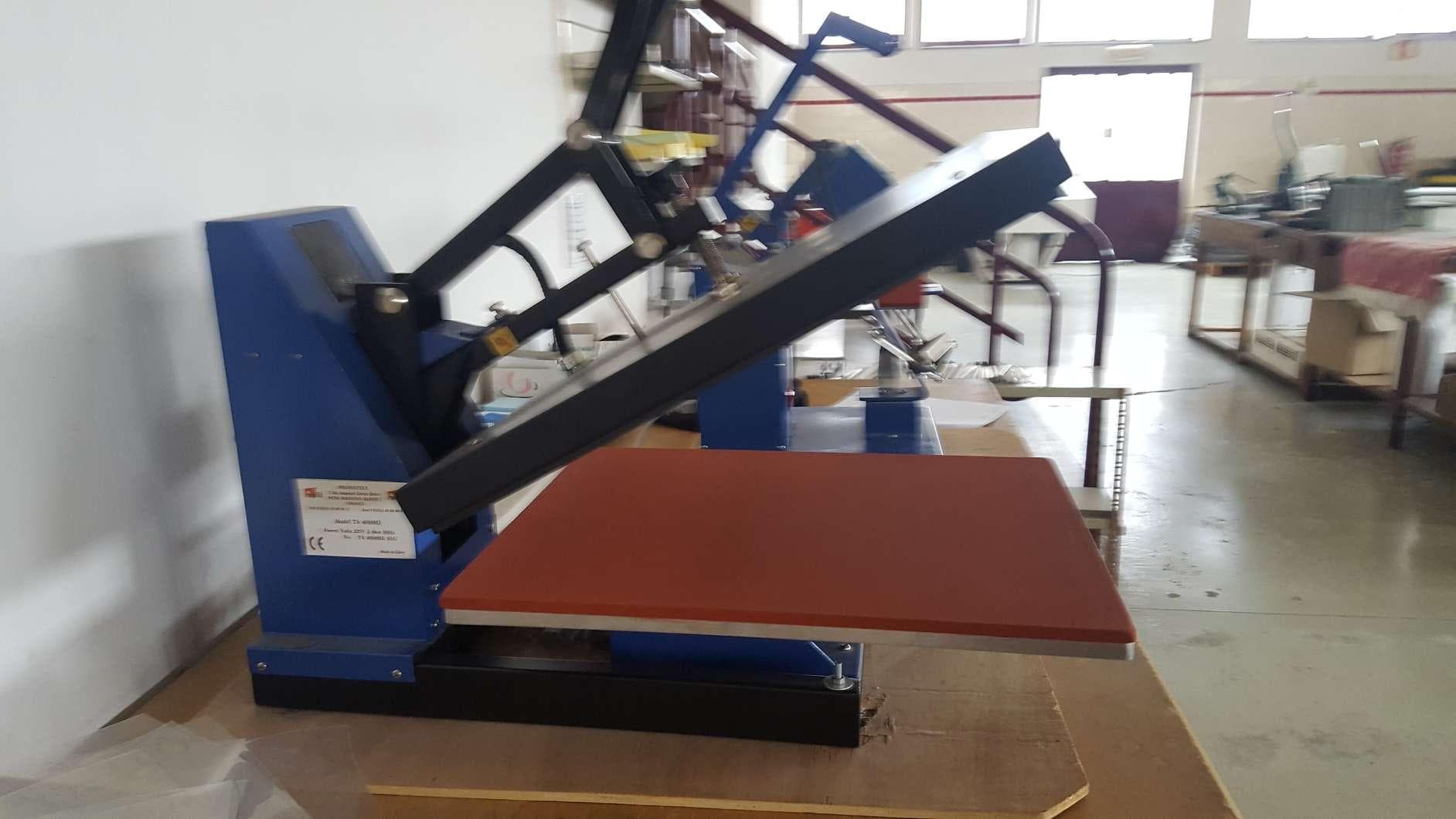 Agrafadora de pedal. + 2 Prensas térmicas para estampagem têxtil, sem marca visível. · — imagen 14