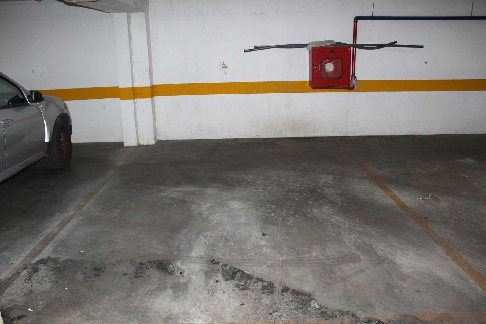 1/2 de 66 Lugares de Garagem · Alfragide — imagen 6