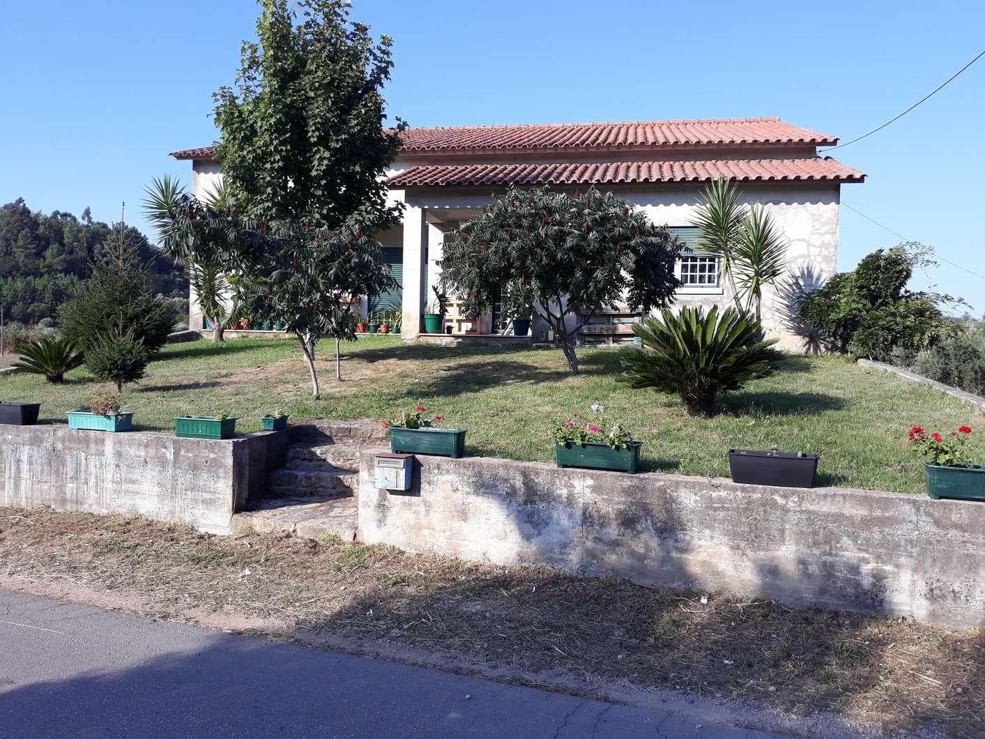 1/2 de Moradia V3 · Alvaiázere, Leiria — imagen 1