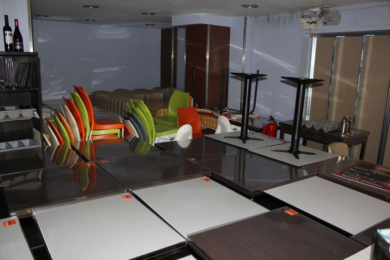 EQUIPAMENTO - 2 Vitrines com 2 prateleiras, vitrine de peixe, 2 lava louça, 2 bancadas, balcão frigorífico, armári ... — image 17
