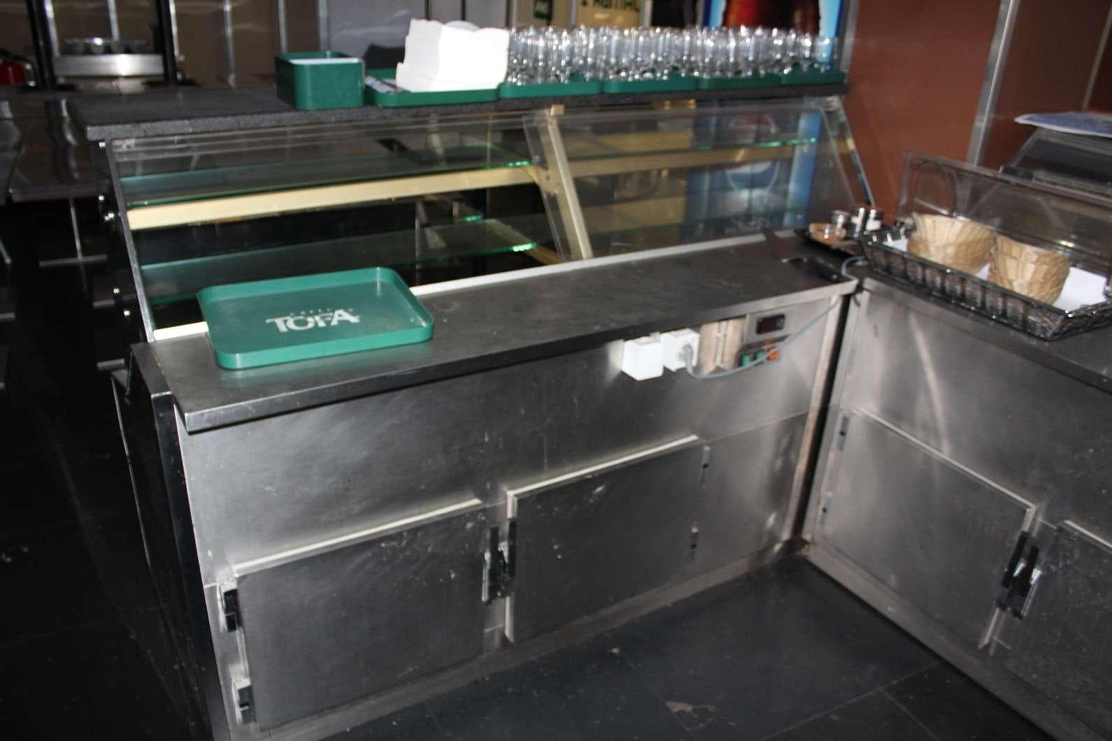 EQUIPAMENTO - 2 Vitrines com 2 prateleiras, vitrine de peixe, 2 lava louça, 2 bancadas, balcão frigorífico, armári ... — image 20