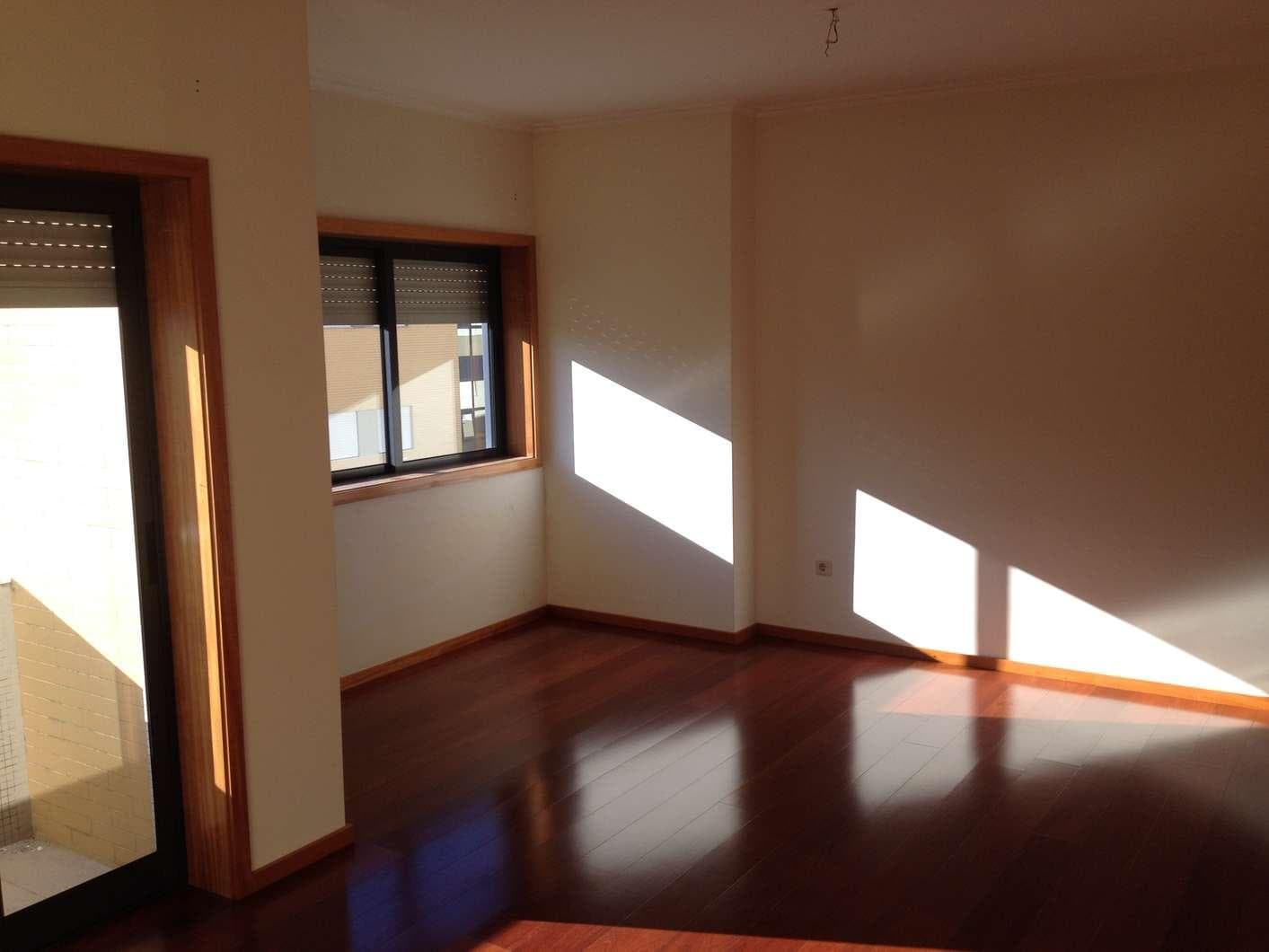 IMOVEL - Prédio Urbano - Fração Autónoma "C" - Habitação com 112m2, tipologia T3, no primeiro andar Norte, Bl ... — image 3