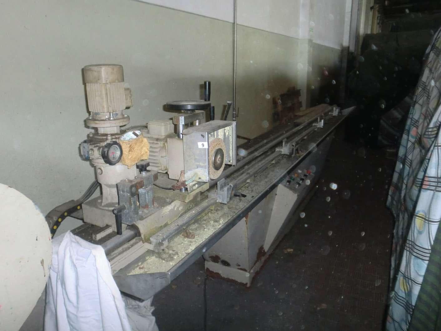 Máquina de afiar lâminas sem marca visível