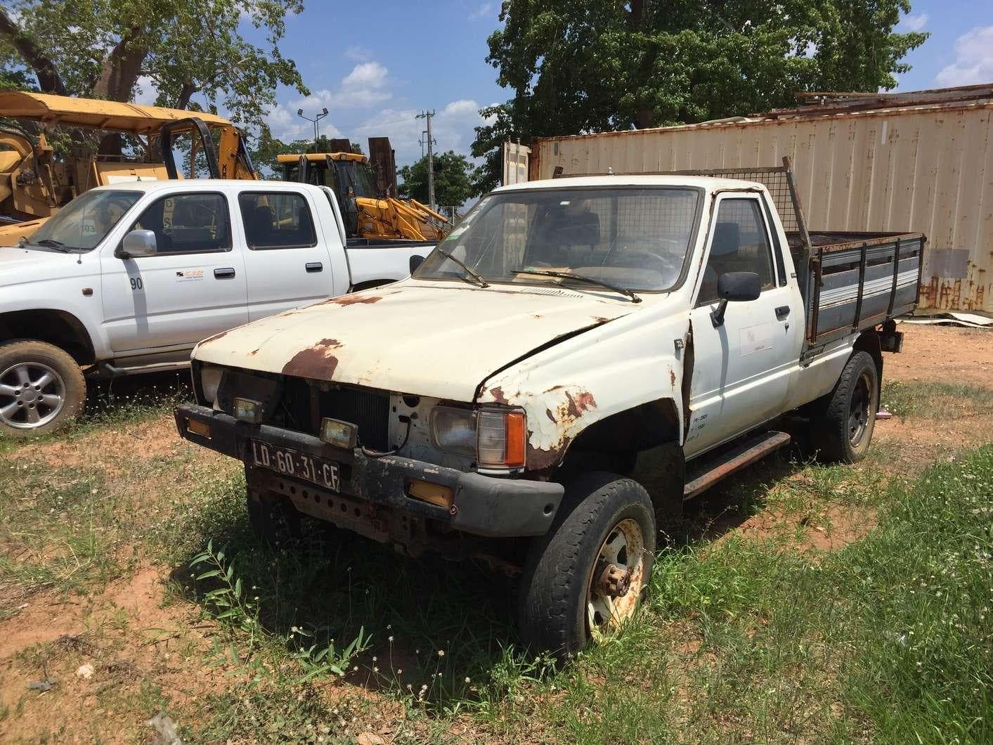 TOYOTA HILUX 4 WD · — imagen 1